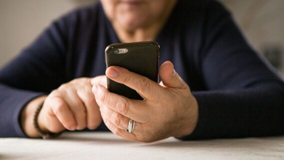 Пенсіонери ВПО масово залишилися без пенсій у січні через одну електронну процедуру | dev.ua